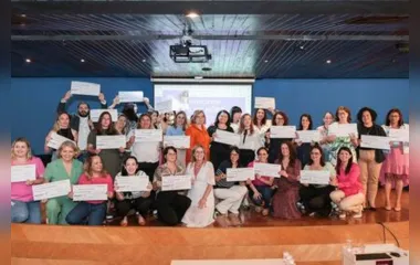 A entrega simbólica dos cheques aconteceu nesta sexta-feira (8) durante a I Jornada Técnica de Políticas Públicas para Mulheres, que acontece na PUCPR, em Curitiba