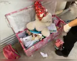 Brinquedos encontrados durante a busca na casa da vítima