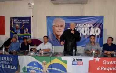 O evento que ocorreu no Salão Mari Noivas reuniu lideranças de partidos políticos, movimentos sociais e sindicais, e apoiadores