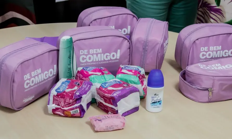 “De Bem Comigo” entrega 10 mil kits de higiene íntima