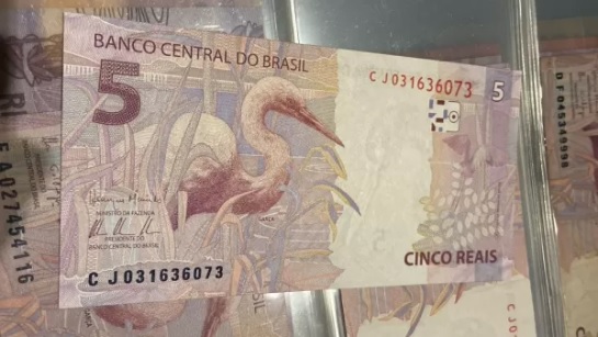 Cédula de R$ 5, com assinaturas de Henrique Meirelles e Alexandre Tombini, avaliada em R$ 300 
