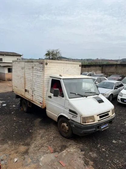 Homens furtam caminhão em Apucarana e invadem empresa na região