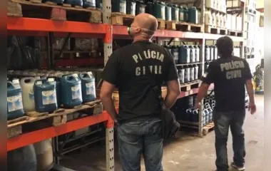 Polícia Civil prende dono de fábrica que comercializava álcool em gel irregular