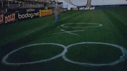 Arena Corinthians é invadida e até as traves são pichadas