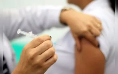 Arapongas estende vacinação aos profissionais da Saúde