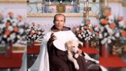 Padre viraliza na web ao celebrar missa ao lado de cãozinho