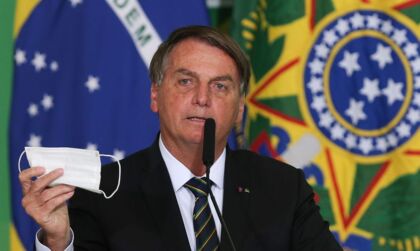 Bolsonaro diz que contaminação é mais eficaz que vacina