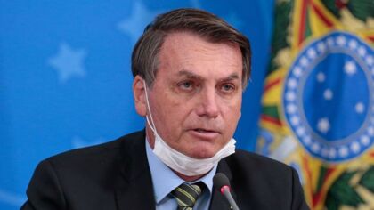 Bolsonaro promete vacina para a população até fim do ano