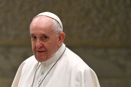 "É muita cachaça e pouca oração", diz Papa sobre brasileiros