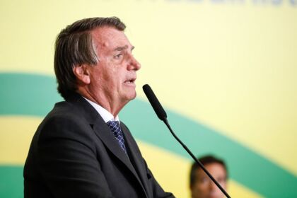 Bolsonaro quer levar ao menos cinco ministros para o PL