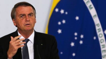 Bolsonaro sanciona lei que prorroga desoneração da folha