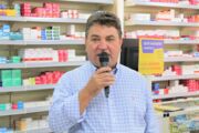 Prefeito Sérgio Onofre participa de inauguração de farmácia