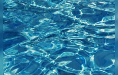 Criança de 3 anos morre após se afogar em piscina