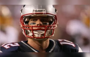 Tom Brady enquanto quarterback dos Patriots em jogo contra os Washington Redskins, no ano de 2009