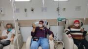 Ex-pacientes fazem café para pessoas em tratamento de câncer