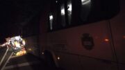 O micro-ônibus viajava de volta a Apucarana, com 24 pessoas, quando se envolveu no acidente, em Ortigueira