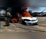 Os bombeiros de Sacramento tiveram dificuldades para controlar as chamas