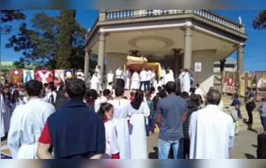A comemoração de Corpus Christi na quinta-feira (16), em Ivaiporã, reuniu uma multidão de fiéis