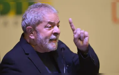 'Essa história de privatizar é coisa de incompetência', diz Lula