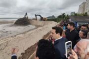 A etapa de dragagem de areia das Obras de Recuperação da Orla de Matinhos, no Litoral do Paraná, começou