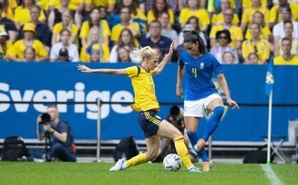 As suecas apertaram o ritmo, começaram a criar chances e conseguiram o empate aos 19 minutos