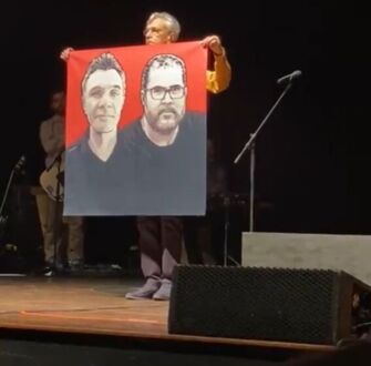 Caetano Veloso faz homenagem a Bruno Pereira e Dom Phillips em show