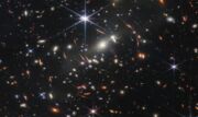 A primeira imagem, do aglomerado de galáxias conhecido como SMACS, divulgada na segunda