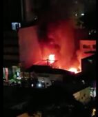 Incêndio de grandes proporções destrói edificação em Maringá