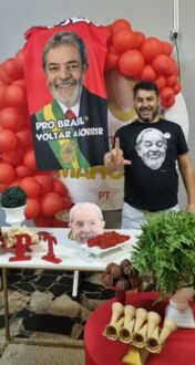 O evento contava com a decoração inspirada no partido PT e no ex-presidente Luiz Inácio Lula da Silva