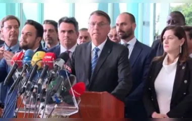 Presidente Jair Bolsonaro se pronunciou ao lado de aliados no Palácio da Alvorada