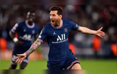 Messi comemorando gol pelo PSG