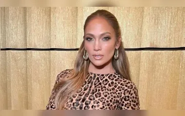 Aos 53 anos, Jennifer Lopez choca ao mostrar rosto sem maquiagem