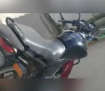 A motocicleta foi apreendida na Rua Duilio Bernini e recolhido ao destacamento polícial