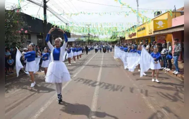 População prestigia o desfile cívico da Independência em Jardim Alegre