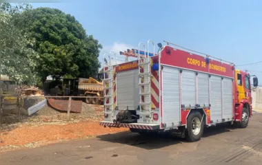 Pane elétrica provoca incêndio em caminhão caçamba em Apucarana
