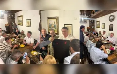 Bolsonaro almoçou com apoiadores em Curitiba