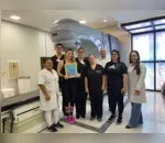 Fernanda junto à equipe da Radioterapia
