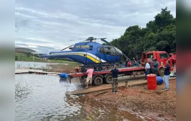 Helicóptero foi retirado após queda no Lago nas Furnas