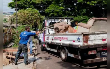 Mutirão de Combate à Dengue já recolheu na região do Distrito da Vila Reis, em Apucarana, 53 caminhões de entulhos