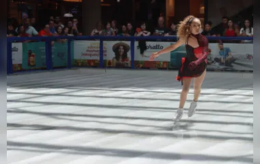 Estado ajuda a formar equipe paranaense de patinação artística no gelo