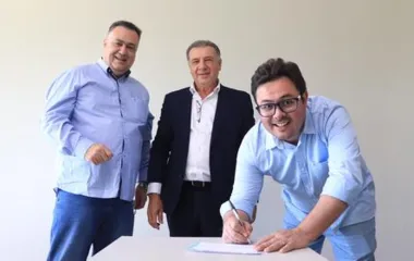 Vereador Lucas Leugi assina ficha de filiação ao PSD