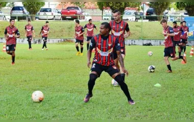 Depois de fazer bons campeonatos no Apucarana, Romário agora defenderá o Arapongas Esporte Clube |  Foto: Arquivo/TN
