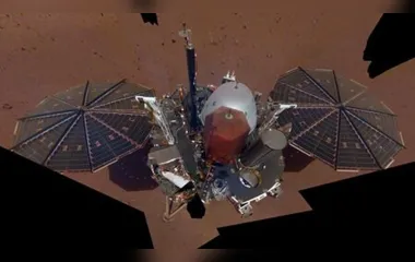 NASA/JPL-CALTECH - A sonda marciana InSight tira selfie com um câmera instalada no braço robótico