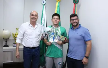 Em agosto, Lucas Razalkiewicz foi vice-campeão do 62º Jogos Abertos do Paraná, em Ivaiporã, após 4 lutas na categoria Kickboxing. (Foto: Assessoria Imprensa Ivaiporã)