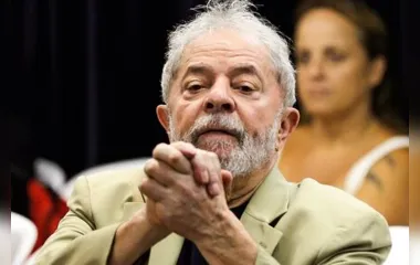 Ex-presidente Lula sai da prisão