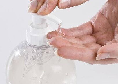 Uso contínuo do álcool gel exige cuidados com a hidratação
