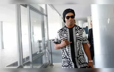 Após um mês detido, Ronaldinho deixa a prisão e cumpre reclusão domiciliar em hotel luxuoso; veja fotos